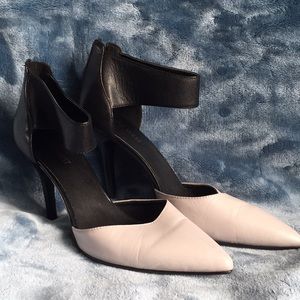 EUC Nine West Gray and Black Pointy Toe Heels